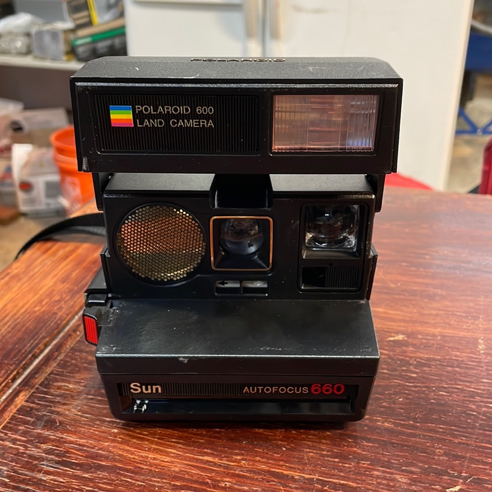 VTG Polaroid Sun 660 Autofocus Instant 600 Film Camera W/ Strap